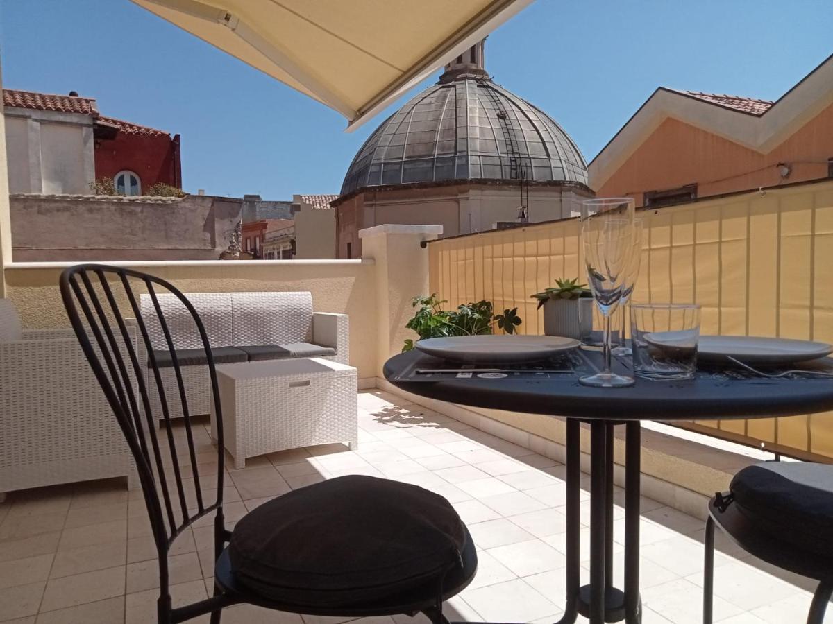 Luxury Suite La Terrazza In Pieno Centro In Кальяри Экстерьер фото