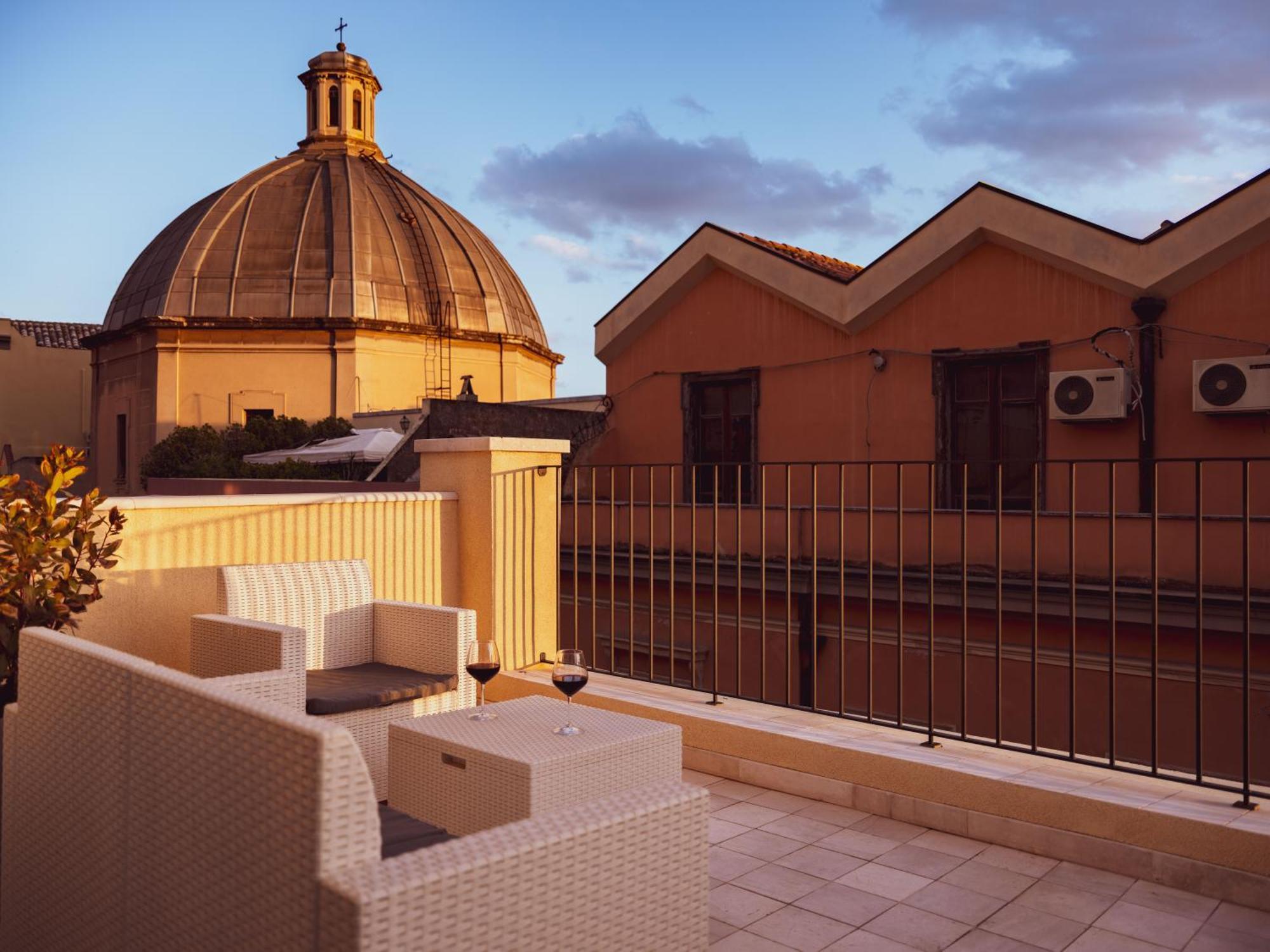 Luxury Suite La Terrazza In Pieno Centro In Кальяри Экстерьер фото