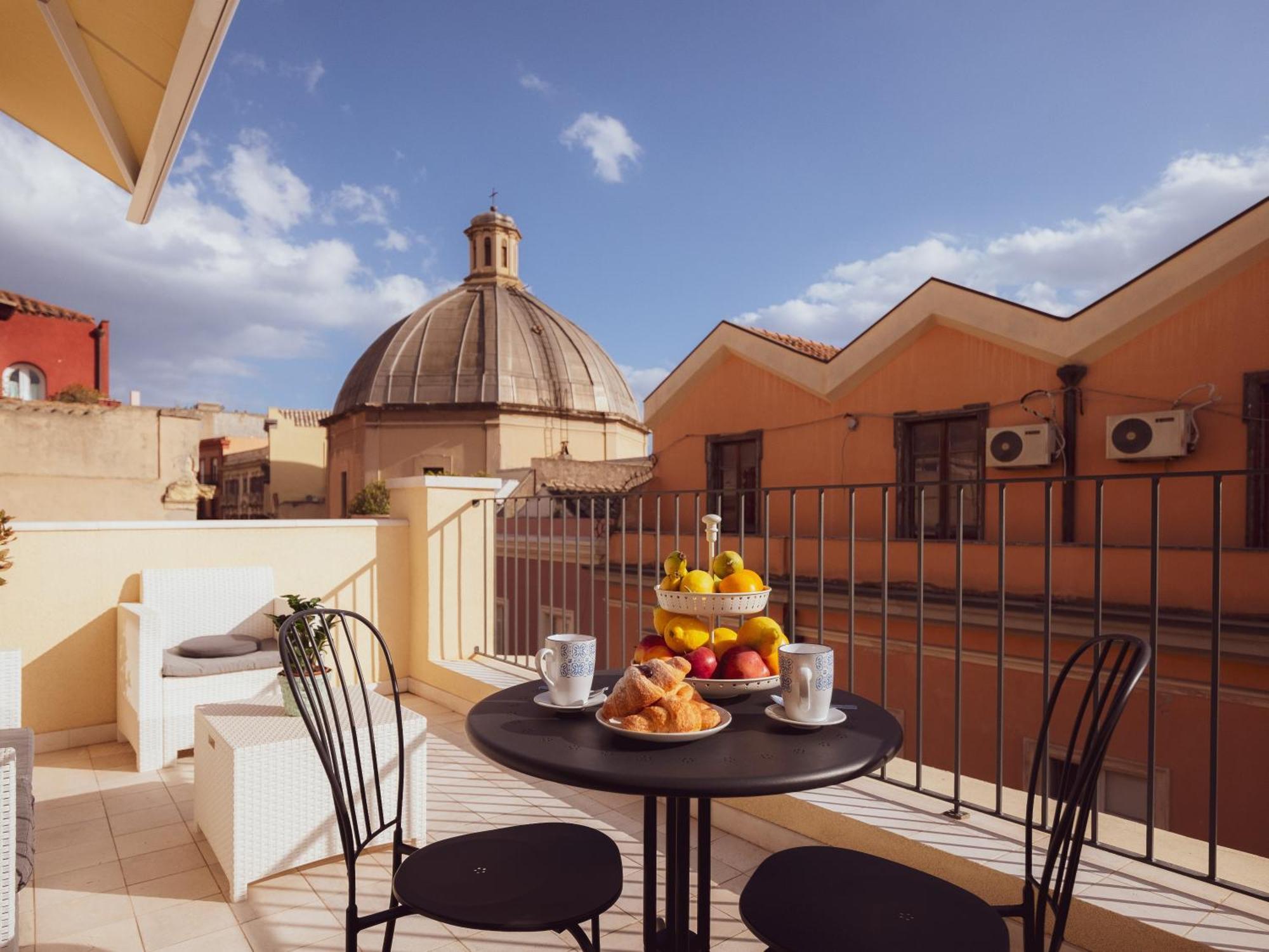 Luxury Suite La Terrazza In Pieno Centro In Кальяри Экстерьер фото