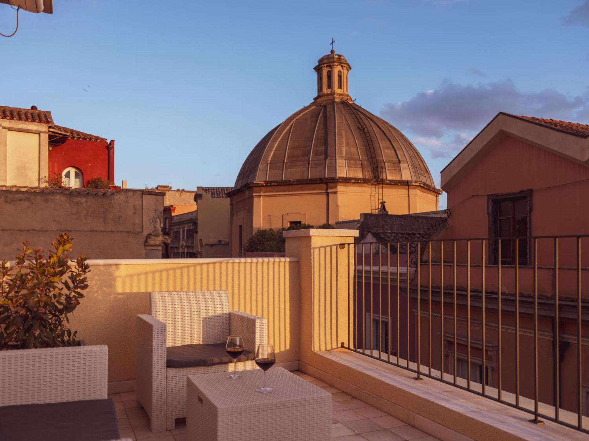 Luxury Suite La Terrazza In Pieno Centro In Кальяри Экстерьер фото